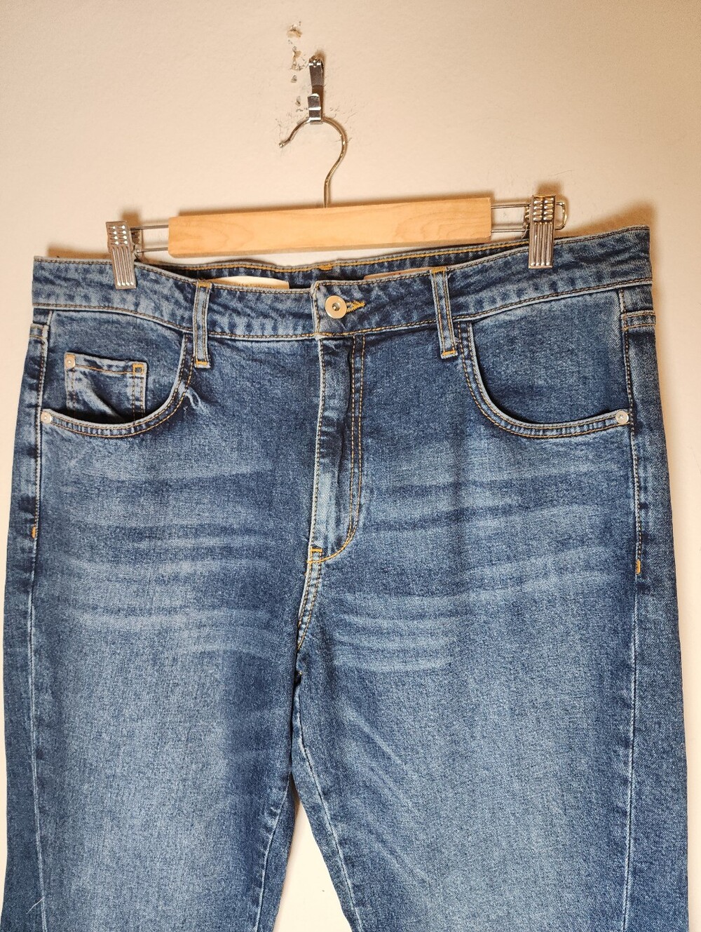 Pilcro Blue Denim Jeans with White Floral Embroidery - Picture 15 of 16